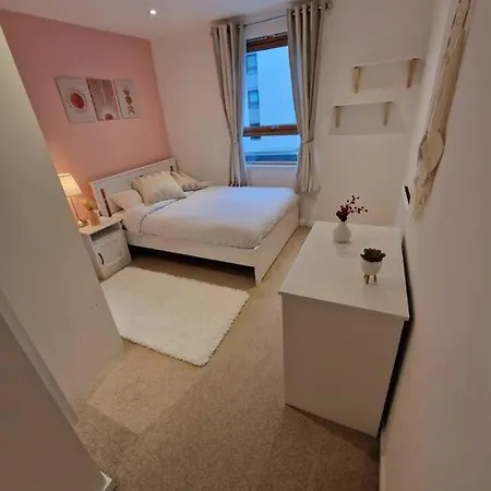 Luxury Flat In Leeds Centre شقة